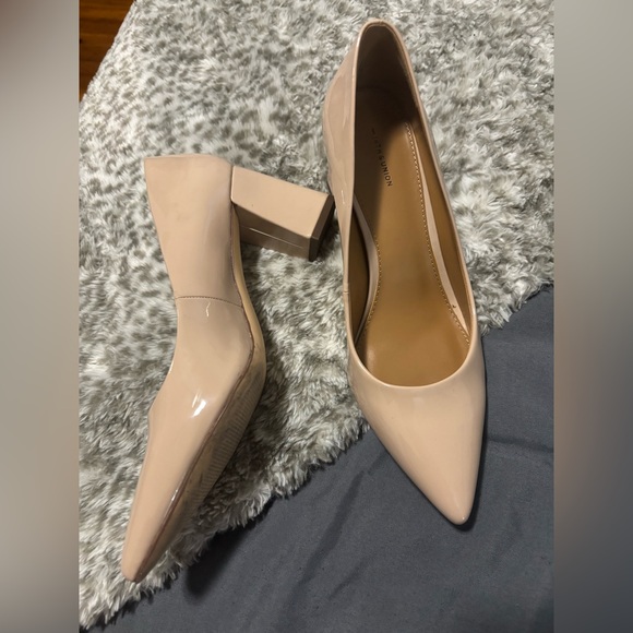 14th & Union Elegant Nude Block Heel Pumps - Picture 4 of 7